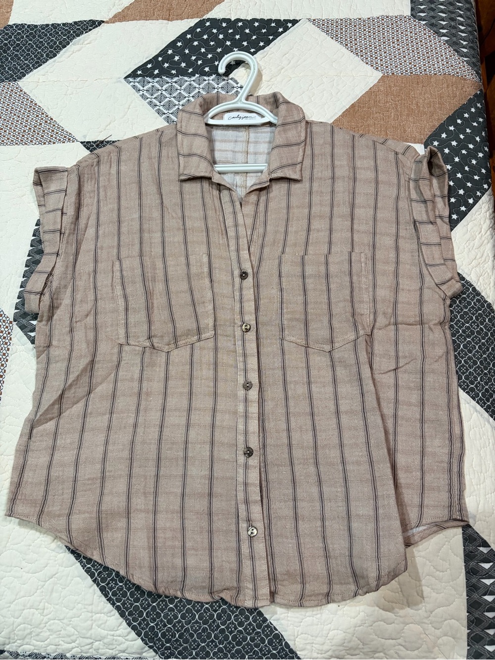 Carly Jean Los Angeles Sleeved Blouse